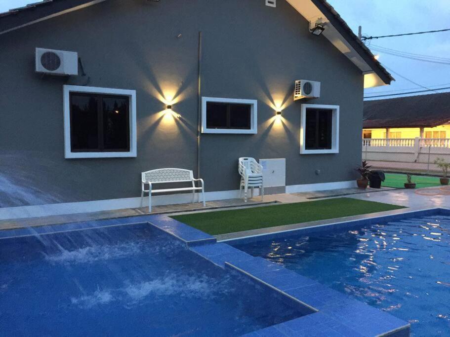Melaka Beach Villa Klebang Besar Esterno foto